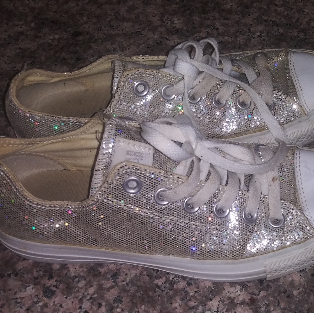 Converse - Picture 2 of 3